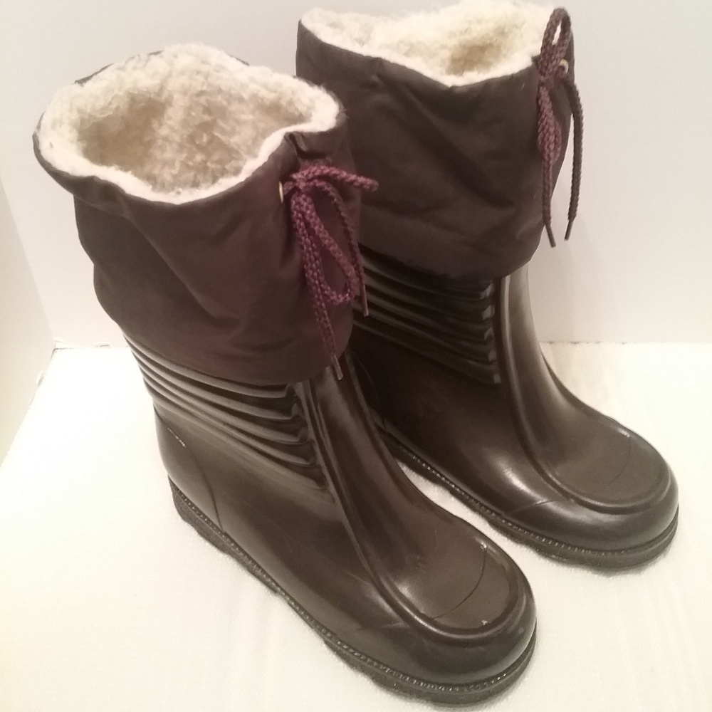 Snow boots